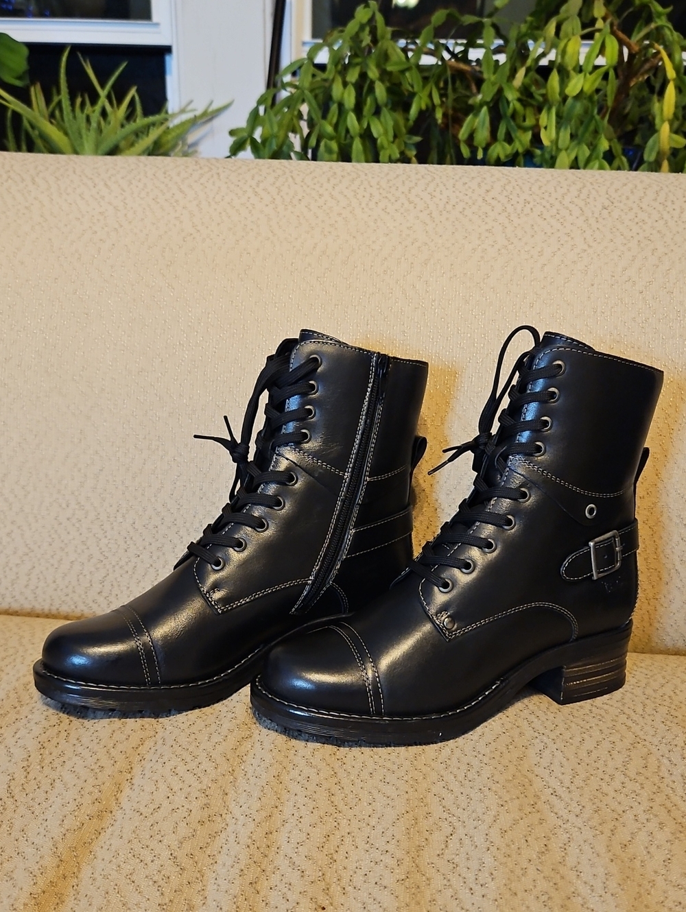 Taos Footwear Black Lace-Up Combat Urban Boots